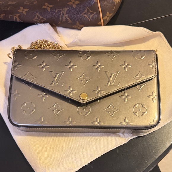 Louis Vuitton Handbags - Louis Vuitton Gray Monogram Women's Bag